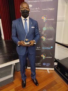 le prix Euro-africain pour le leadership, l&rsquo;innovation et le progrès des peuples.